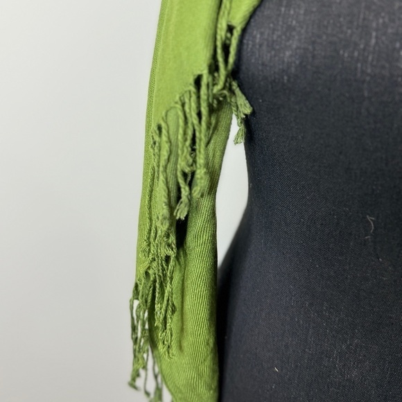 Green Lightweight Women’s Scarf - Picture 2 of 5